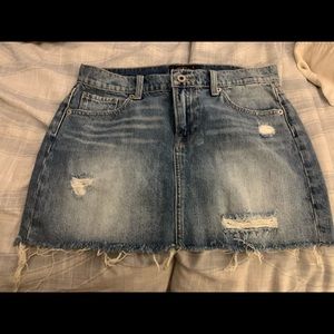 Lucky Brand Jean mini skirt. Size 4/27. Rip style